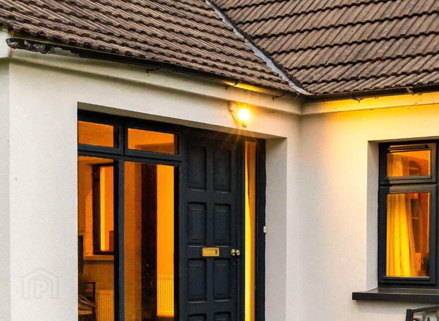 Tankardsgarden, Newbridge, W12HE44