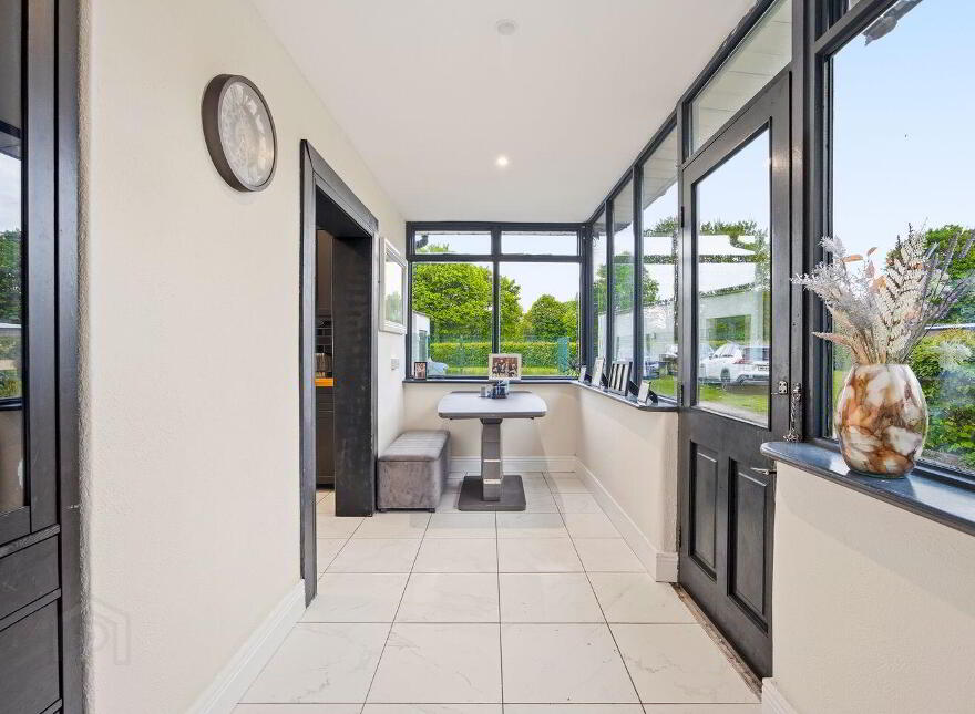 Tankardsgarden, Newbridge, W12HE44