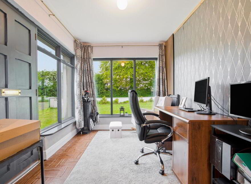 Tankardsgarden, Newbridge, W12HE44