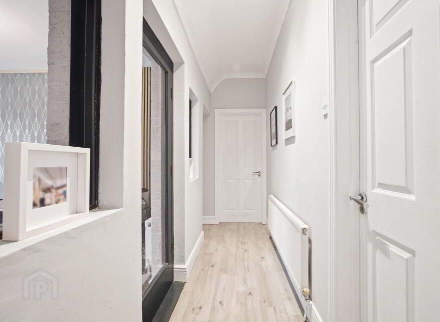 Tankardsgarden, Newbridge, W12HE44