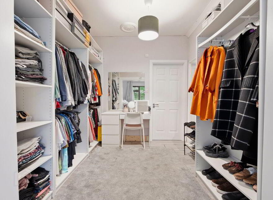 Tankardsgarden, Newbridge, W12HE44