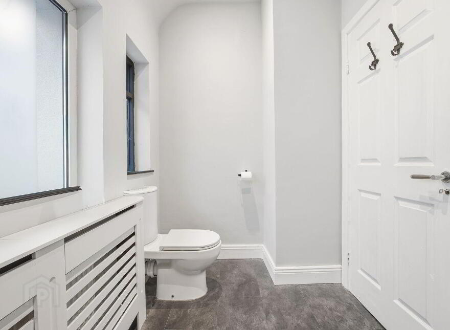 Tankardsgarden, Newbridge, W12HE44