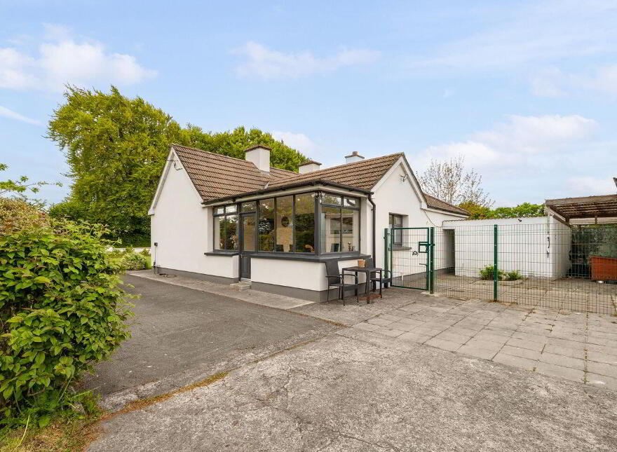 Tankardsgarden, Newbridge, W12HE44