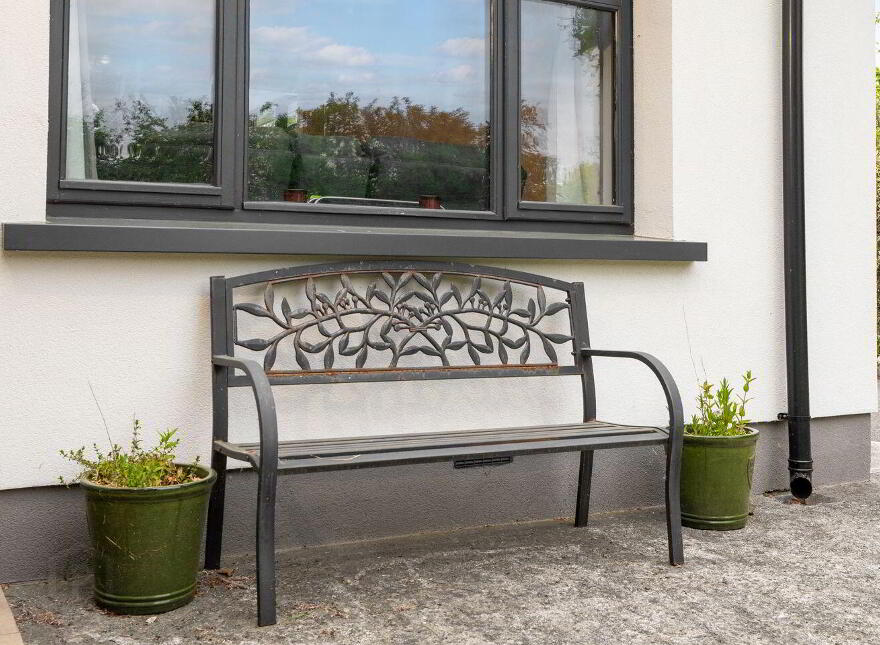 Tankardsgarden, Newbridge, W12HE44