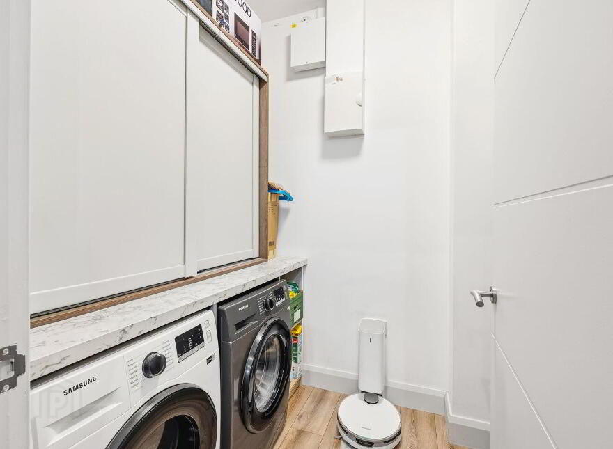 32 Curragh Farm, Newbridge, W12HR83