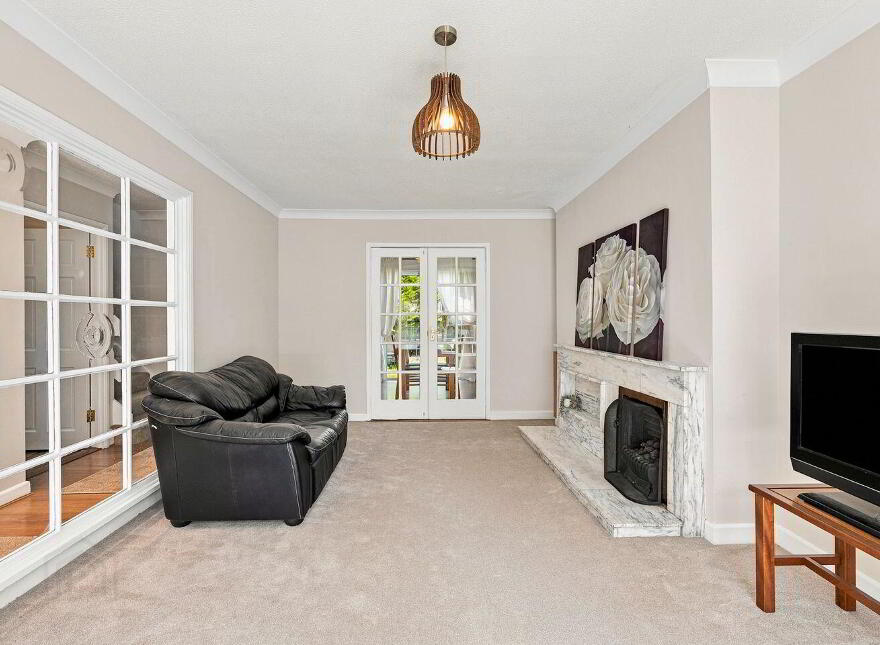 161 The Oaks, Newbridge, W12W300