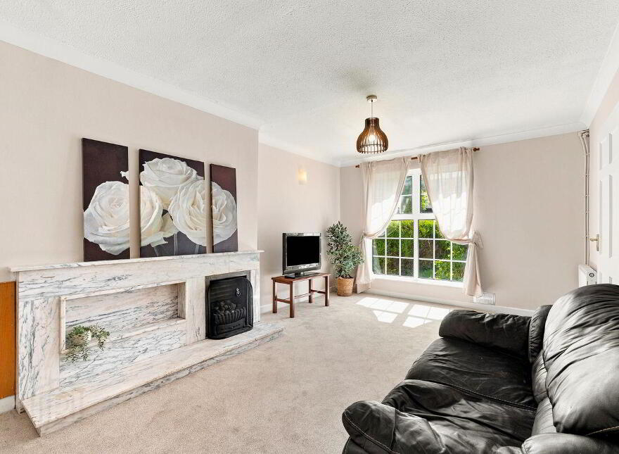 161 The Oaks, Newbridge, W12W300