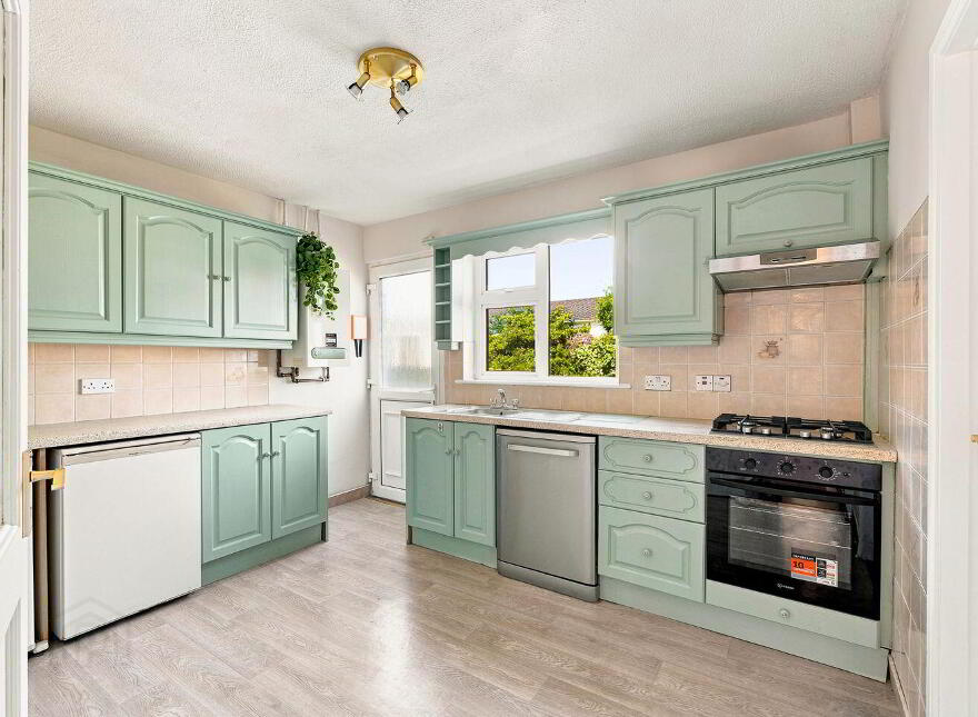 161 The Oaks, Newbridge, W12W300