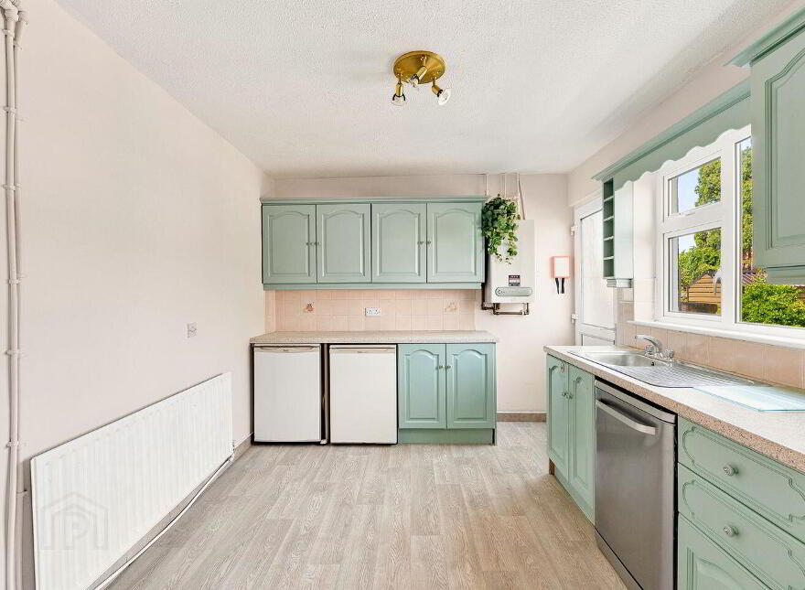 161 The Oaks, Newbridge, W12W300