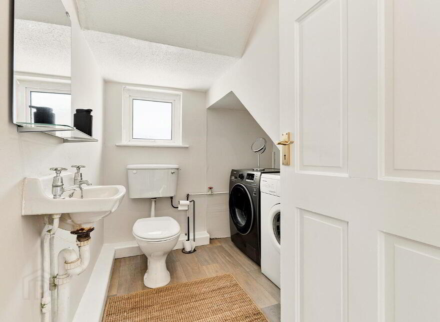 161 The Oaks, Newbridge, W12W300