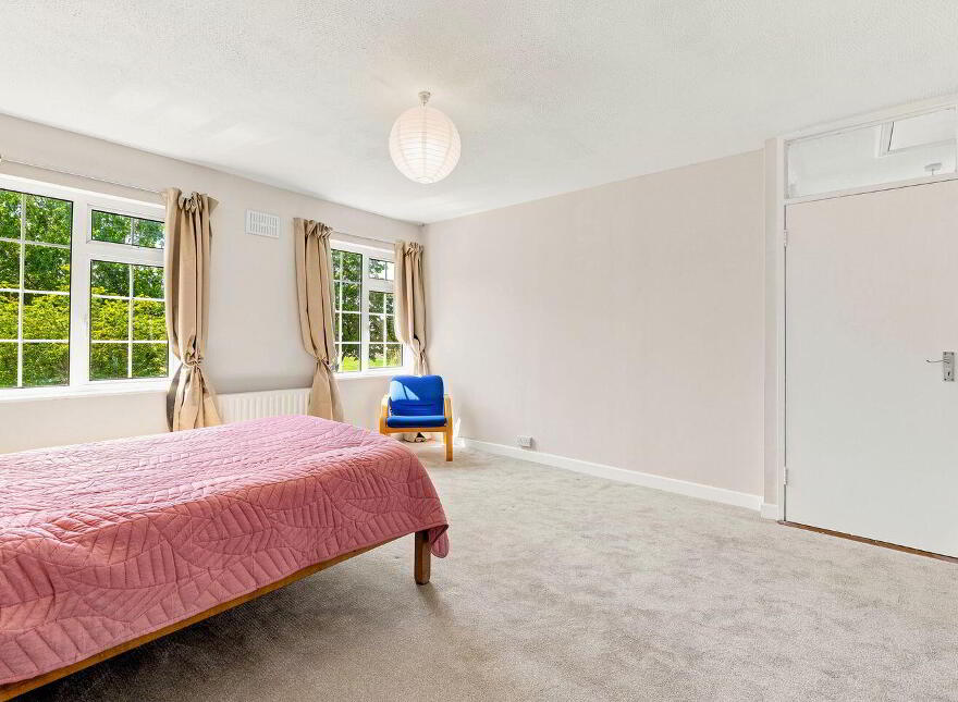 161 The Oaks, Newbridge, W12W300