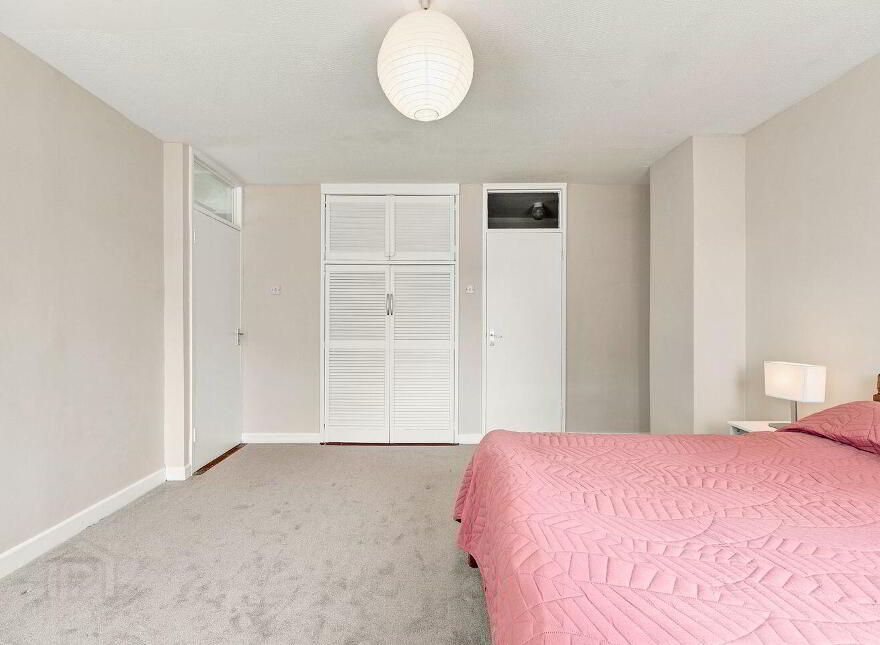 161 The Oaks, Newbridge, W12W300