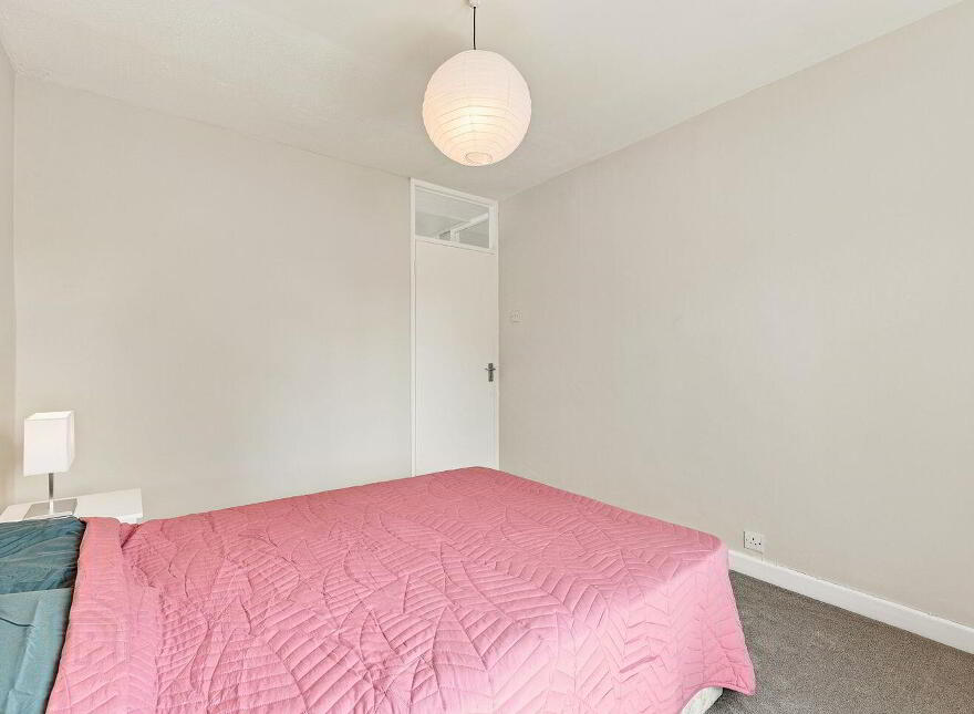 161 The Oaks, Newbridge, W12W300