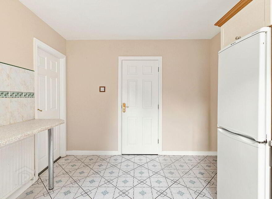 251 The Oaks, Newbridge, W12V303