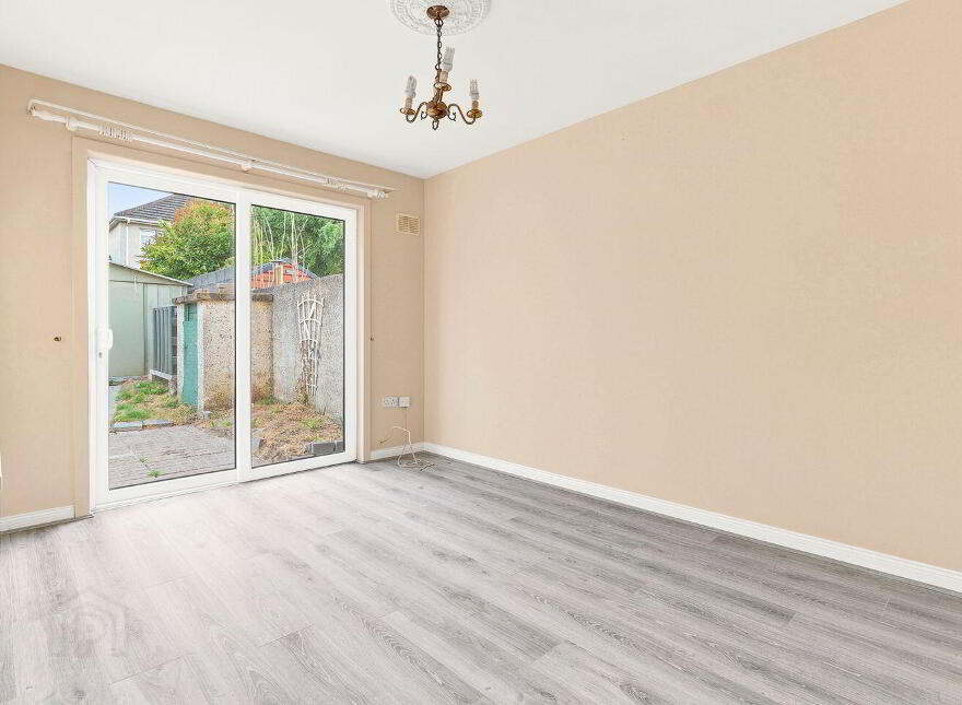 251 The Oaks, Newbridge, W12V303