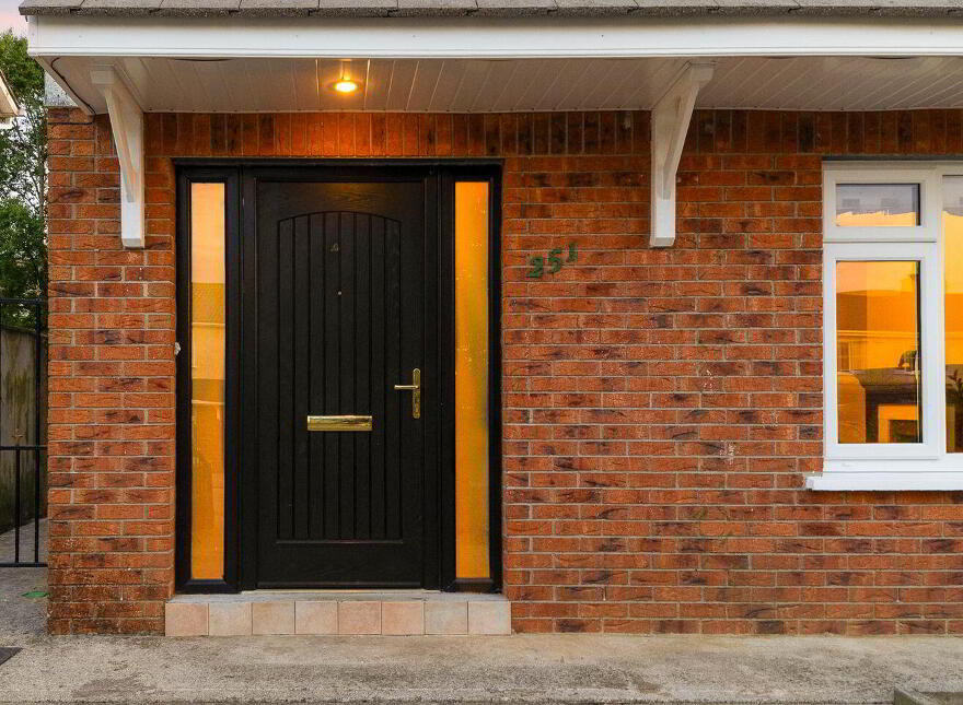 251 The Oaks, Newbridge, W12V303