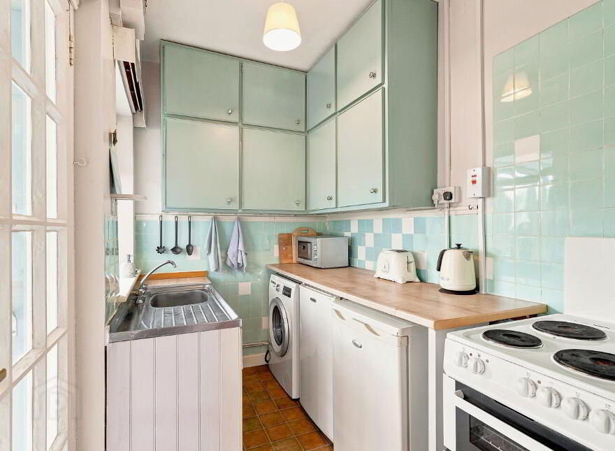 Great Connell, Newbridge, W12RP84