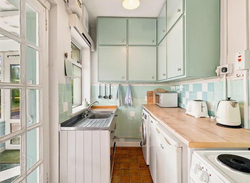 Great Connell, Newbridge, W12RP84