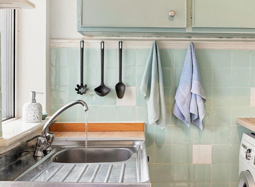 Great Connell, Newbridge, W12RP84