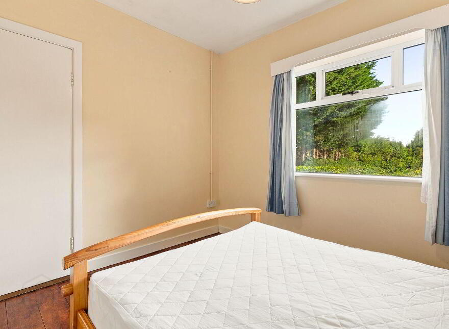 Great Connell, Newbridge, W12RP84