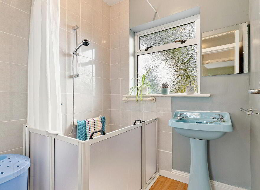 Great Connell, Newbridge, W12RP84