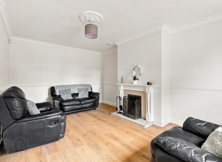 63 The Oaks, Newbridge, W12EY27