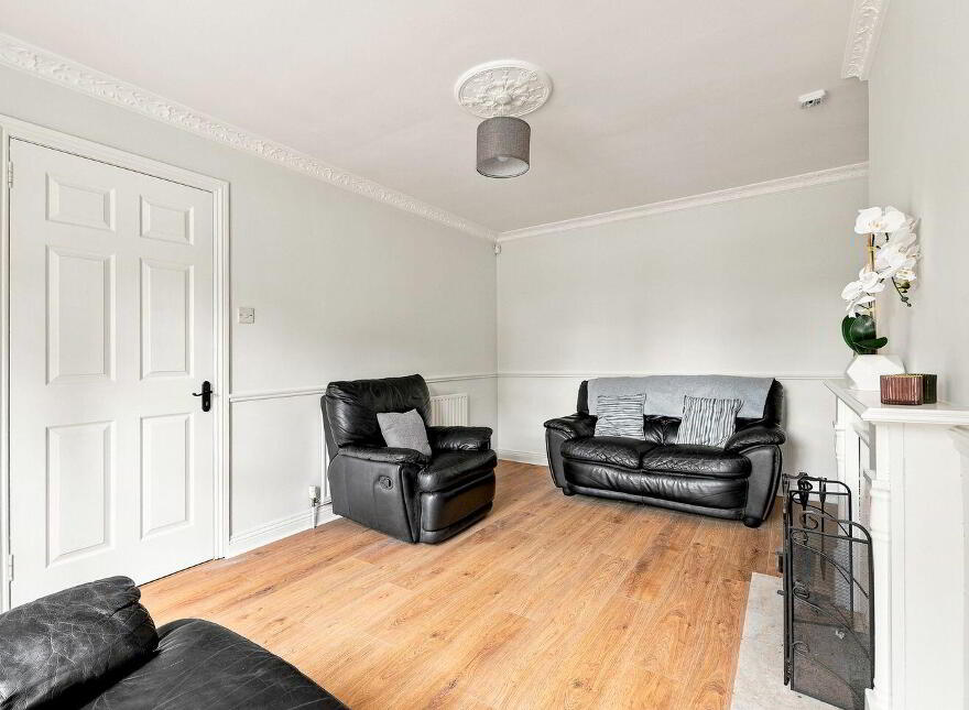 63 The Oaks, Newbridge, W12EY27