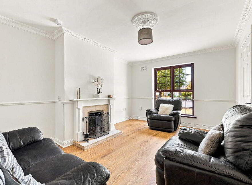63 The Oaks, Newbridge, W12EY27