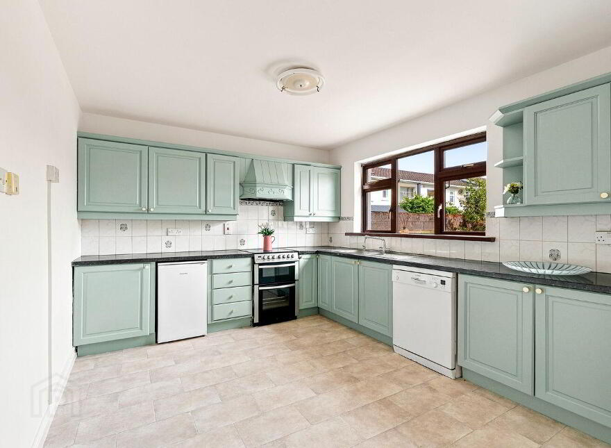 63 The Oaks, Newbridge, W12EY27