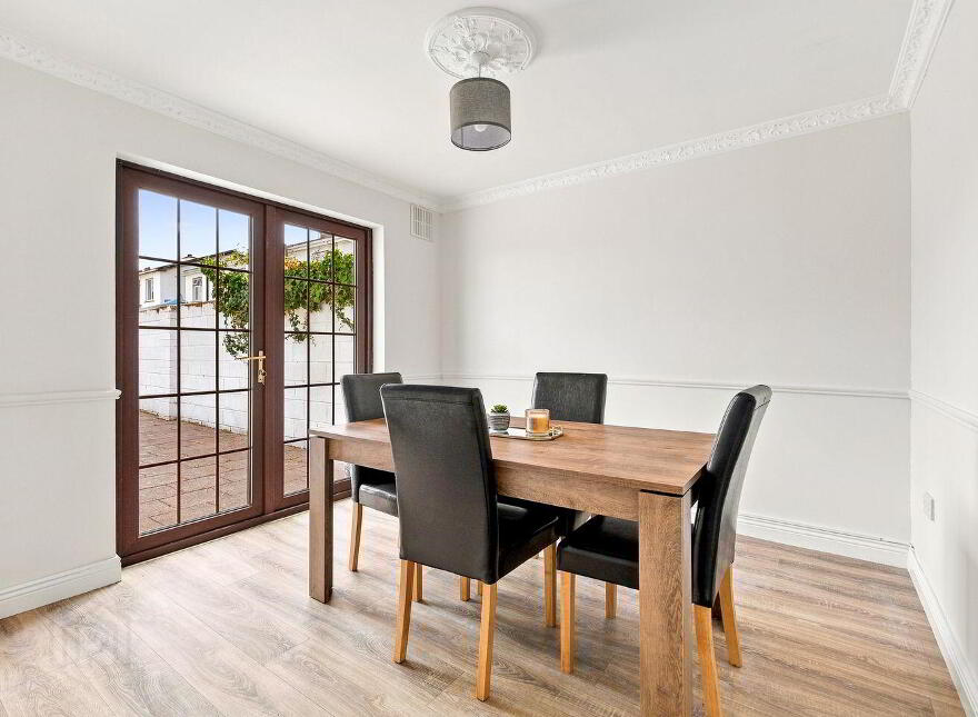 63 The Oaks, Newbridge, W12EY27