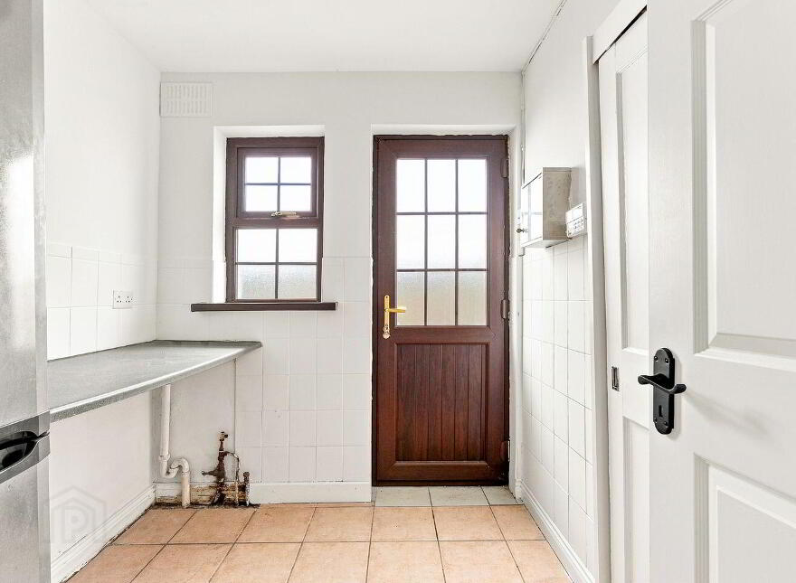 63 The Oaks, Newbridge, W12EY27