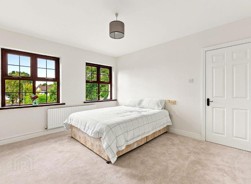 63 The Oaks, Newbridge, W12EY27