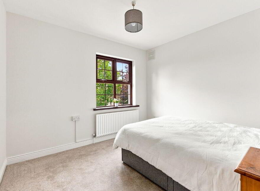63 The Oaks, Newbridge, W12EY27