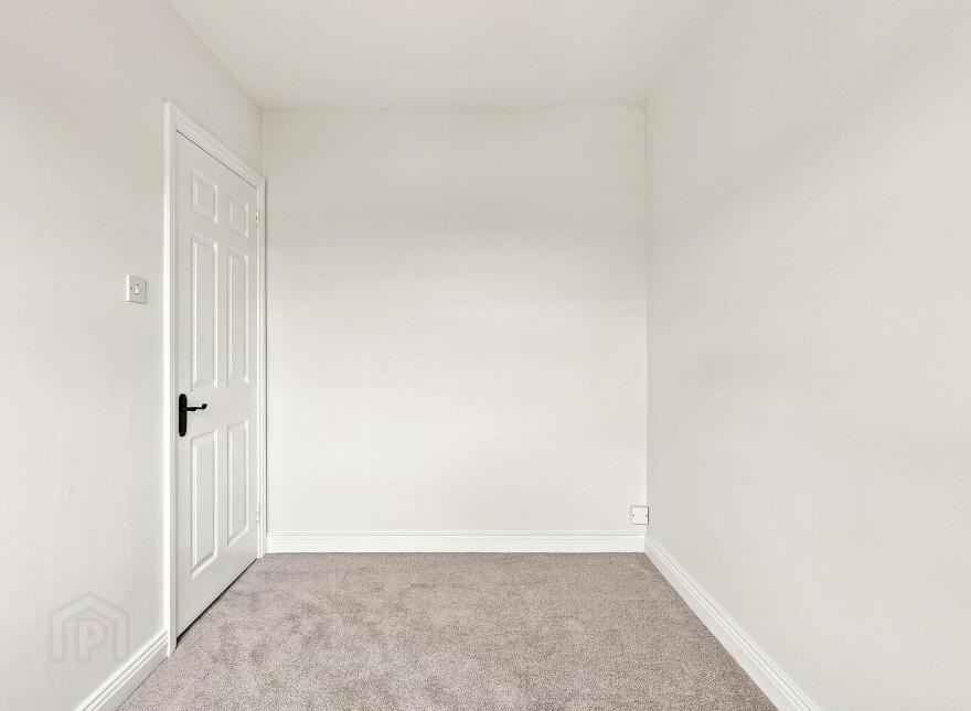 63 The Oaks, Newbridge, W12EY27