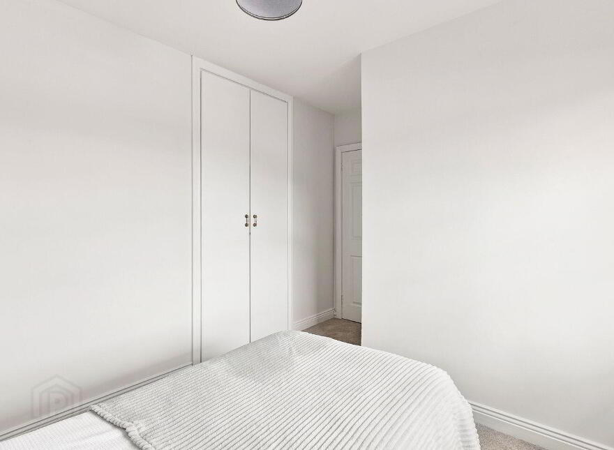63 The Oaks, Newbridge, W12EY27