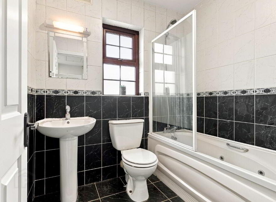 63 The Oaks, Newbridge, W12EY27