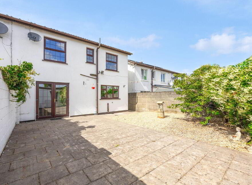 63 The Oaks, Newbridge, W12EY27
