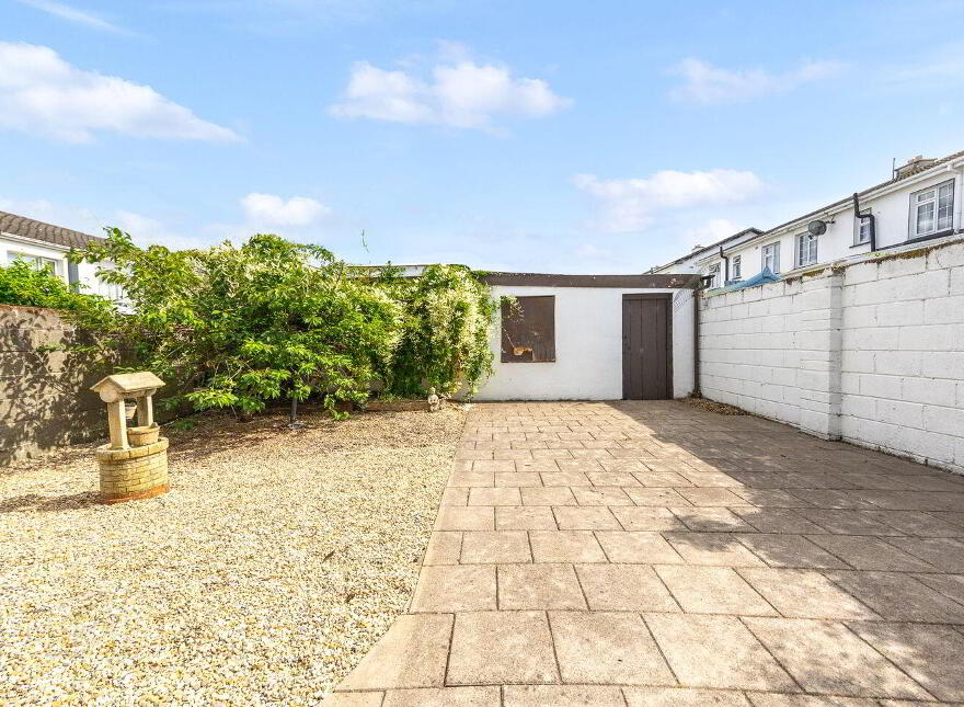 63 The Oaks, Newbridge, W12EY27