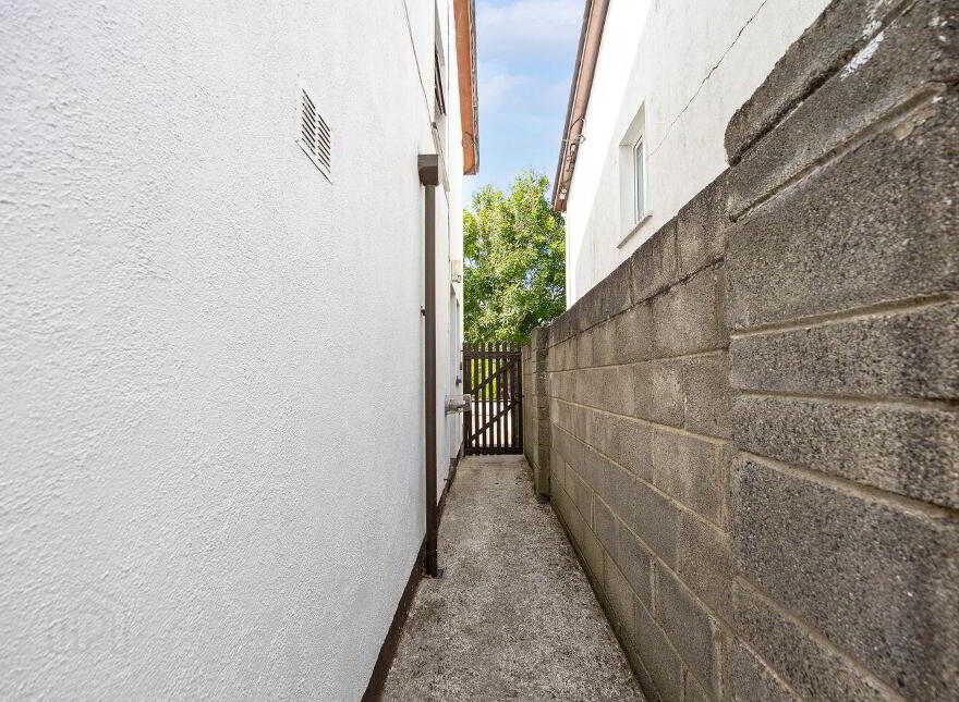 63 The Oaks, Newbridge, W12EY27