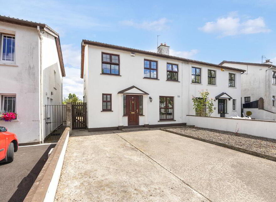 63 The Oaks, Newbridge, W12EY27