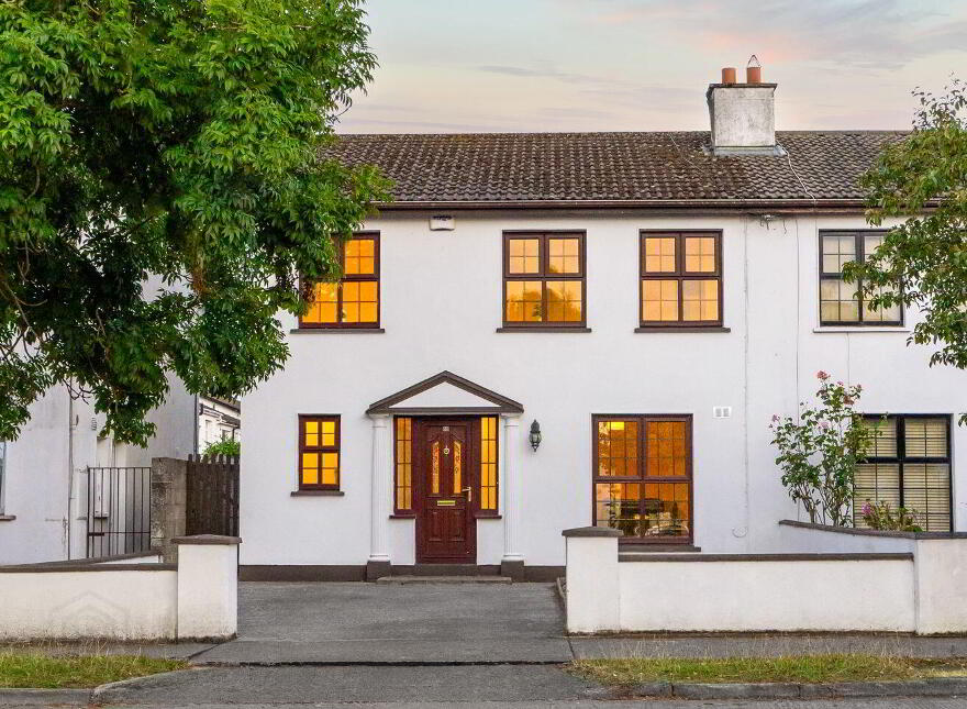 63 The Oaks, Newbridge, W12EY27