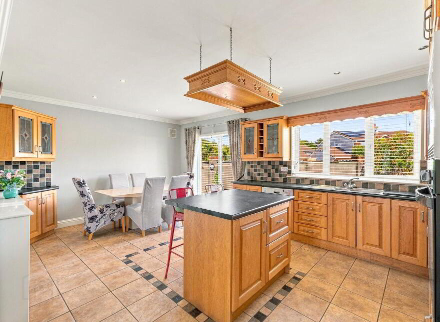 10 Kilbelin Close, Newbridge, W12KX82