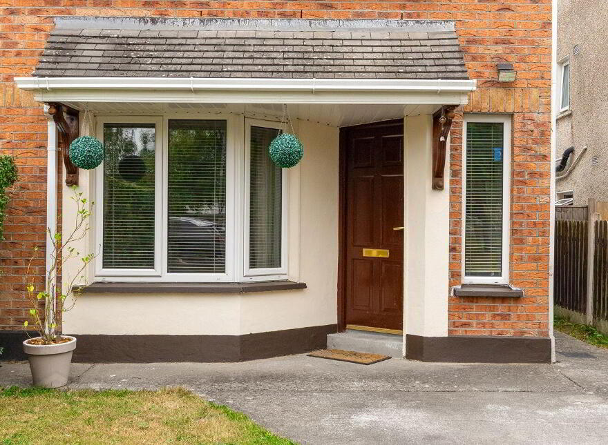 11 The Green, College Farm, Newbridge, W12H674