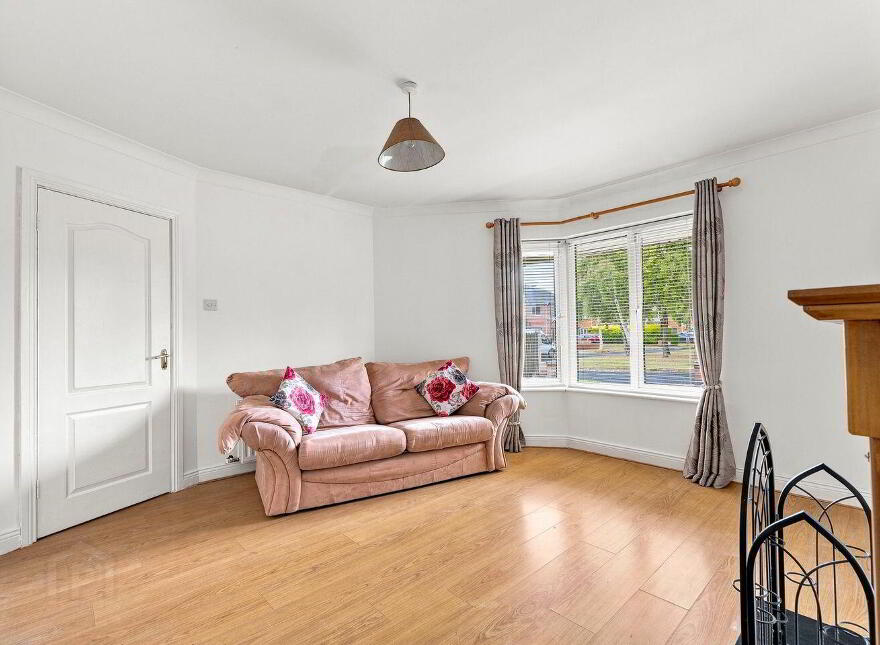 11 The Green, College Farm, Newbridge, W12H674