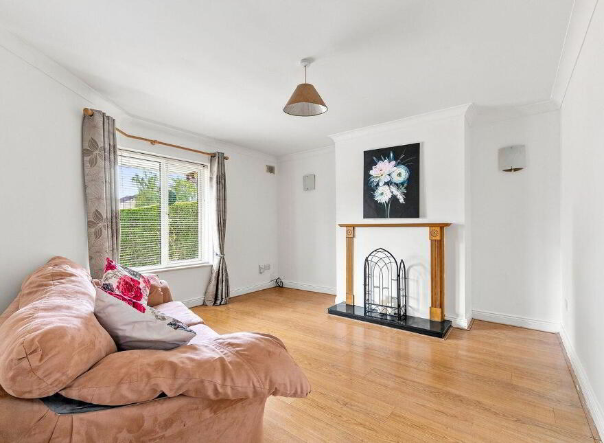 11 The Green, College Farm, Newbridge, W12H674