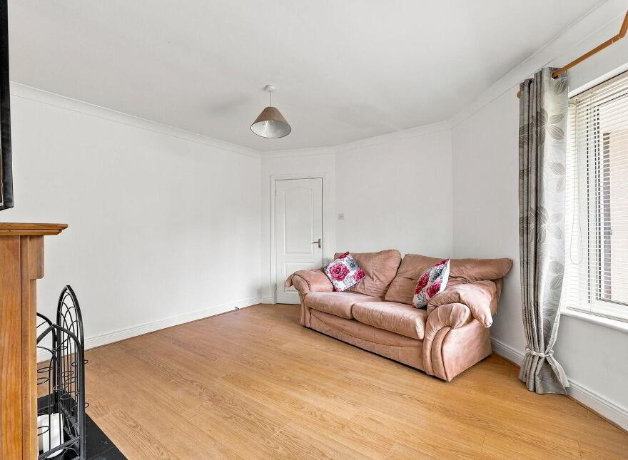 11 The Green, College Farm, Newbridge, W12H674