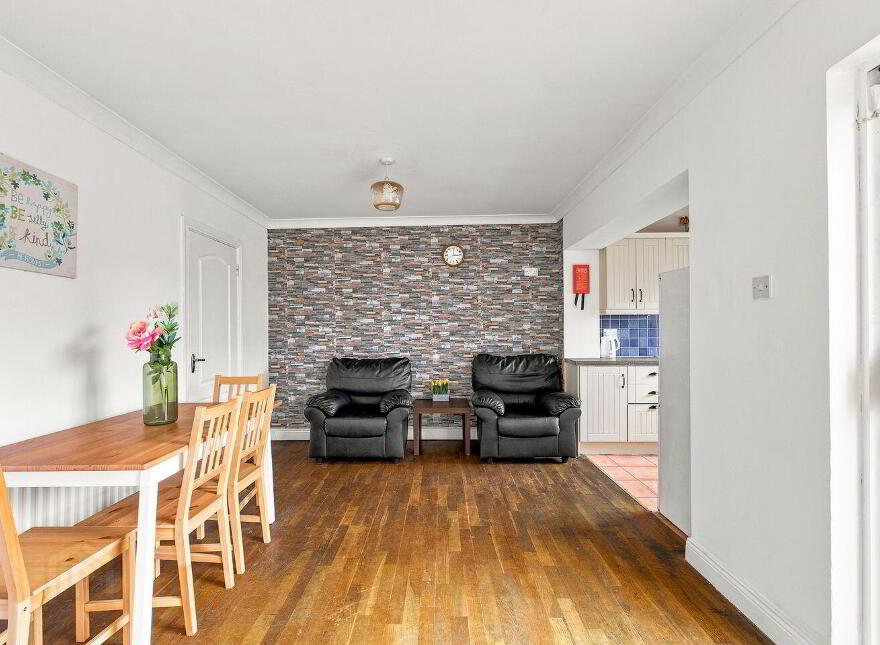 11 The Green, College Farm, Newbridge, W12H674