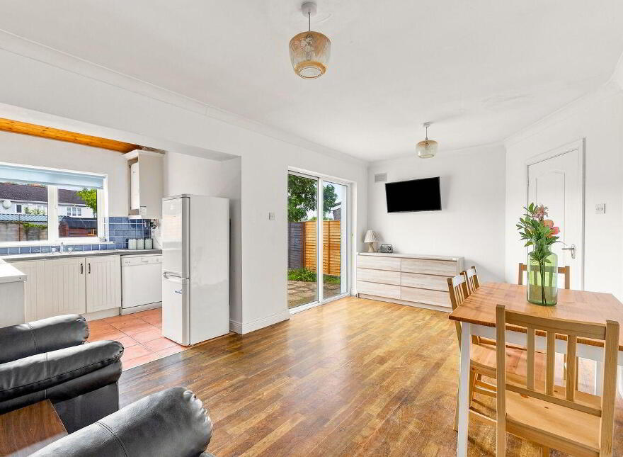 11 The Green, College Farm, Newbridge, W12H674