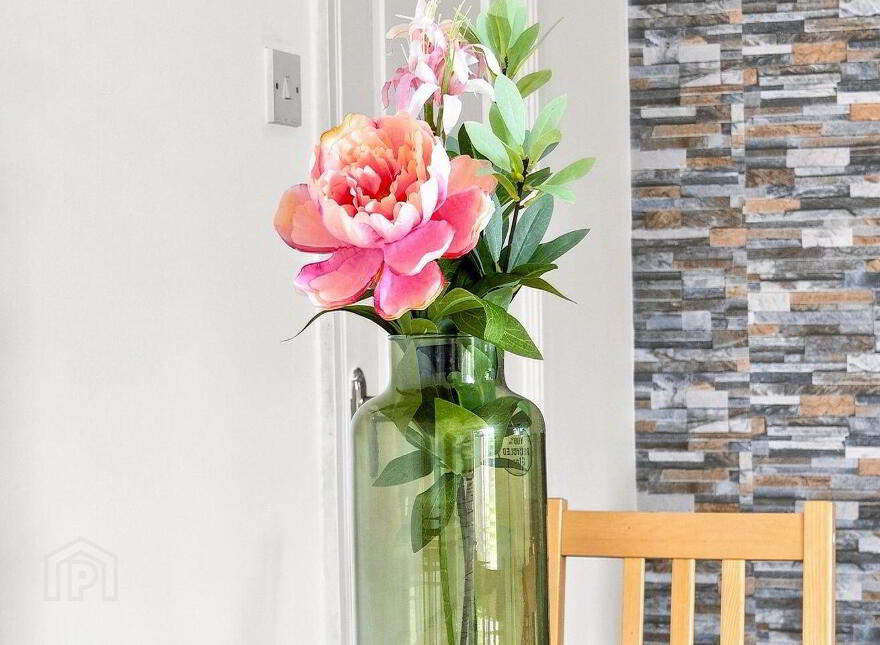 11 The Green, College Farm, Newbridge, W12H674