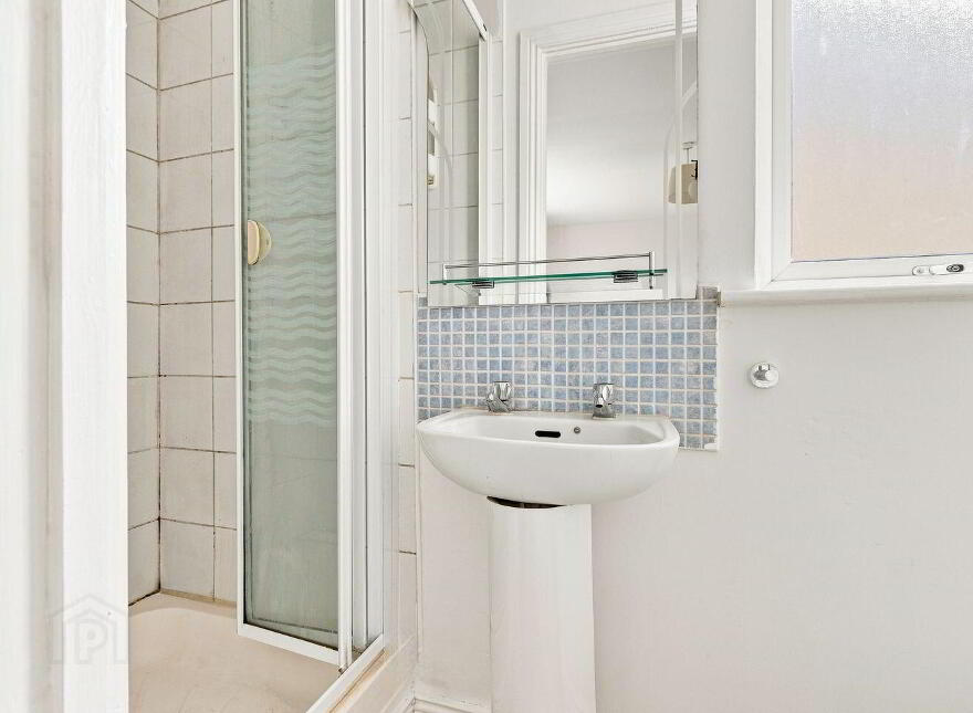 11 The Green, College Farm, Newbridge, W12H674